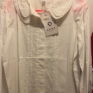 White button up long sleeve blouse. Large.